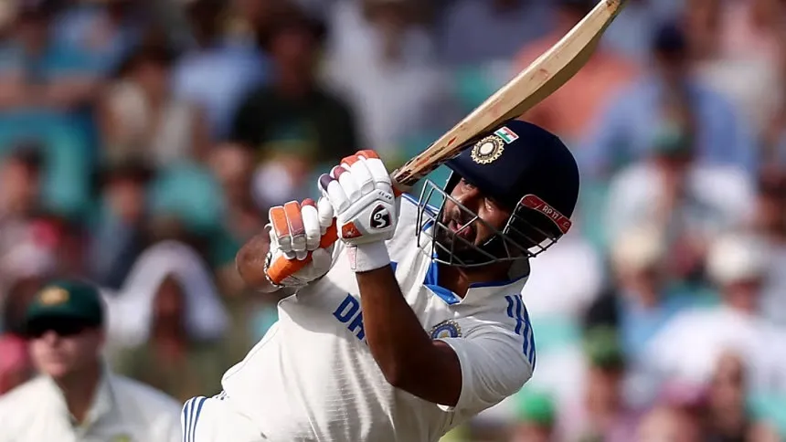 Pant lights fuse as India lead Australia by 145