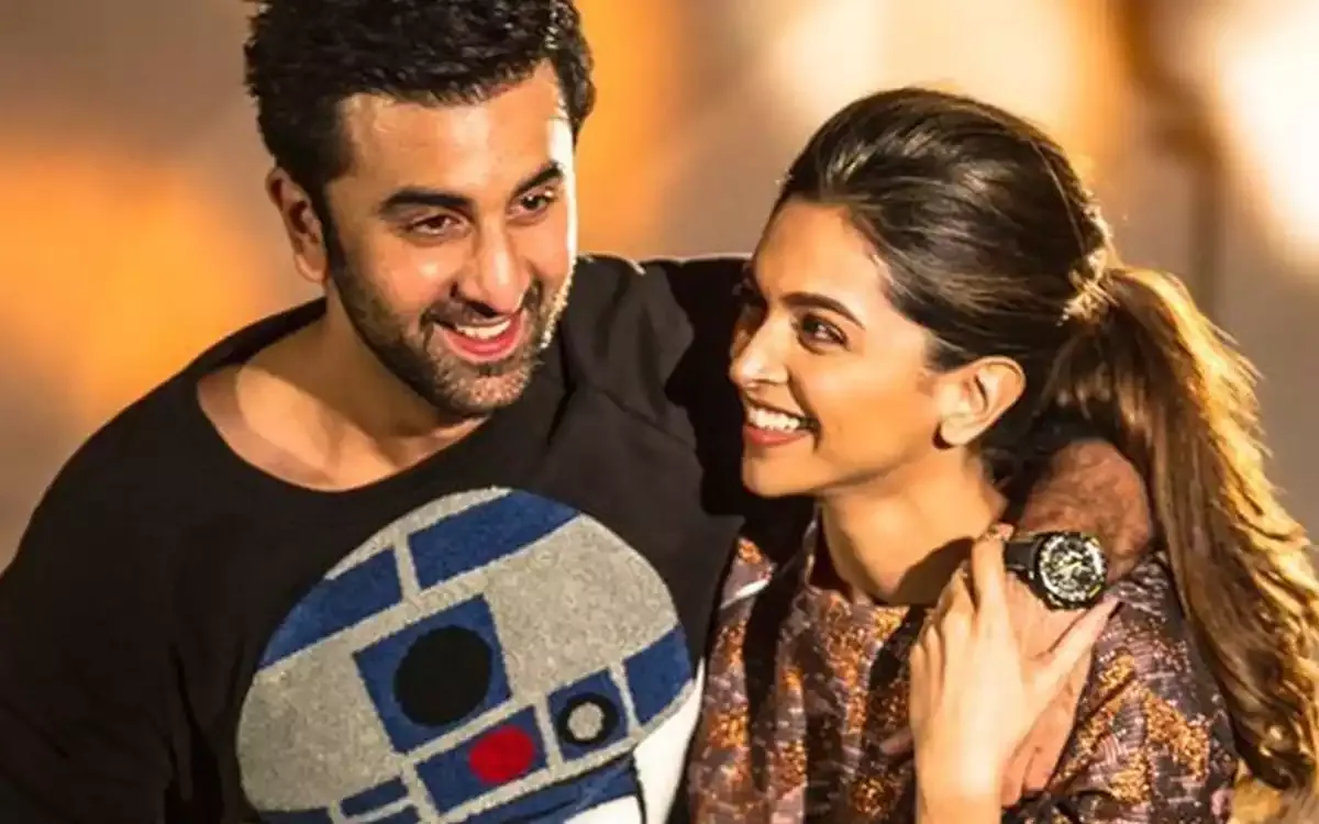 ‘খুনসুটি করছিলাম, রেগে ফোন ভেঙেছিল দীপিকা’