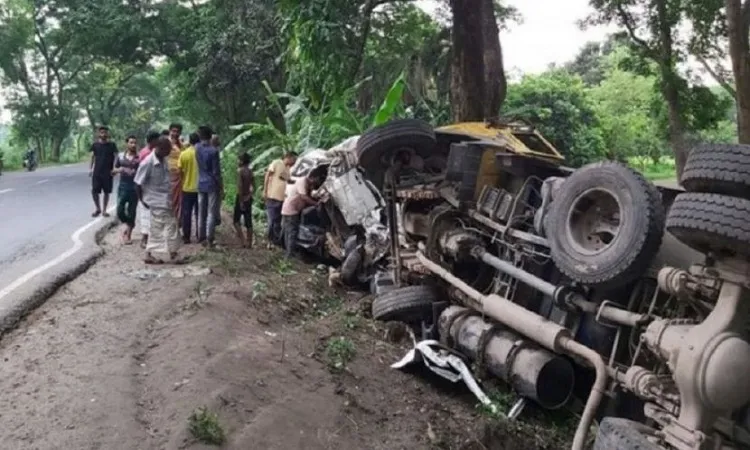 নাটোরে ট্রাক-মাইক্রোবাস সংঘর্ষ, নিহত ২