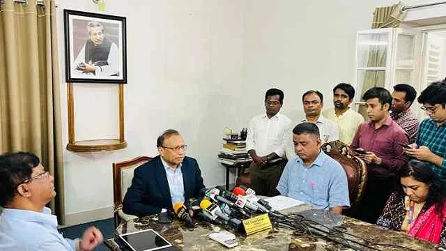 ‘দ্রুত বন্যার পানি সরাতে সড়ক কাটার নির্দেশ’