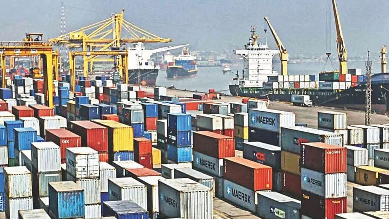 টানা ৮ মাস কমার পর রপ্তানি আয় বেড়েছে ৩৩ শতাংশ