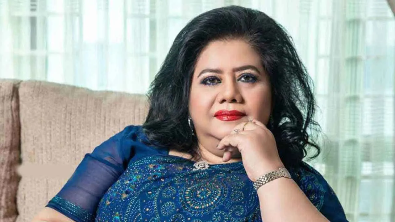 পিছিয়ে গেলে রুনা লায়লাকে সম্মাননা দেওয়ার আয়োজন
