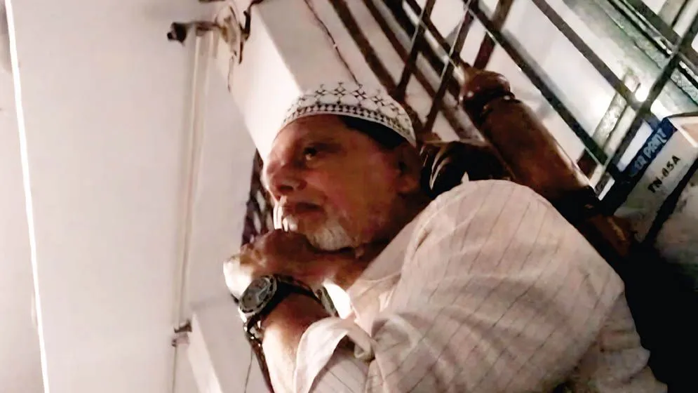 এক লাখে ধর্ষণ মামলা রফাদফা করতে চান এসআই