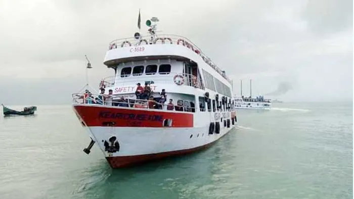 অবশেষে সেন্টমার্টিন থেকে ফিরছেন পর্যটকরা