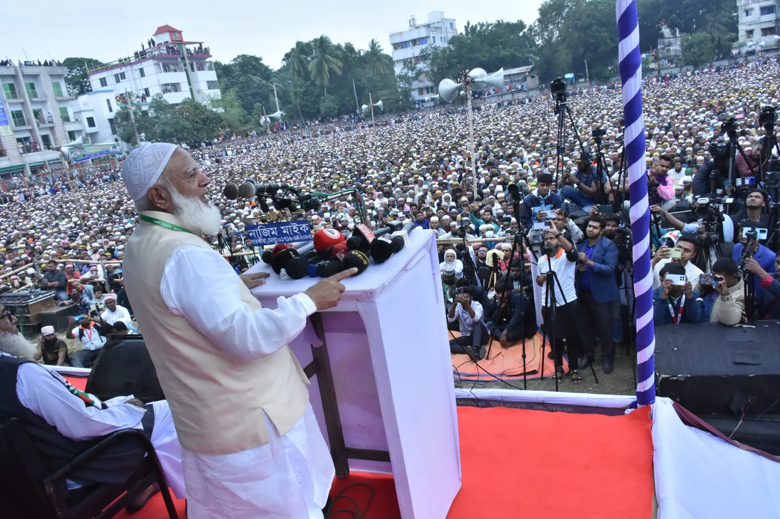 জীবন দিবো-তবু দেশের এক ইঞ্চি মাটিও কাউকে দিবো না : ডা.শফিকুর রহমান