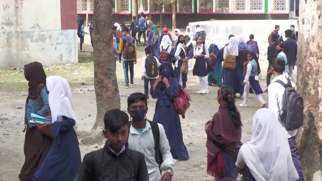 ছুটি কমিয়ে খুলল মাধ্যমিক ও উচ্চ মাধ্যমিক শিক্ষাপ্রতিষ্ঠান