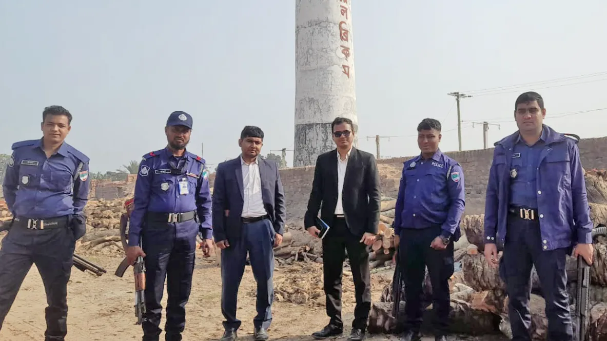 চুয়াডাঙ্গার ইটভাটায় অভিযান চালিয়ে ৭ লাখ টাকা জরিমানা