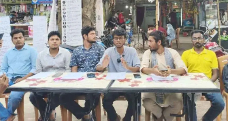 ‘গায়ে জ্বলন্ত মশাল ছুঁড়ে মারেন বাম নেতারা’