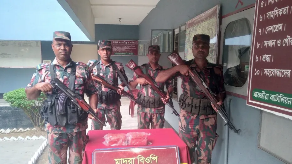 সীমান্তে বিজিবির অভিযানে ৬২ লাখ টাকার ভারতীয় পণ্য জব্দ