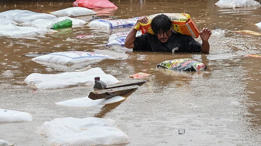 Nepal surveys flood wreckage as death toll reaches 192