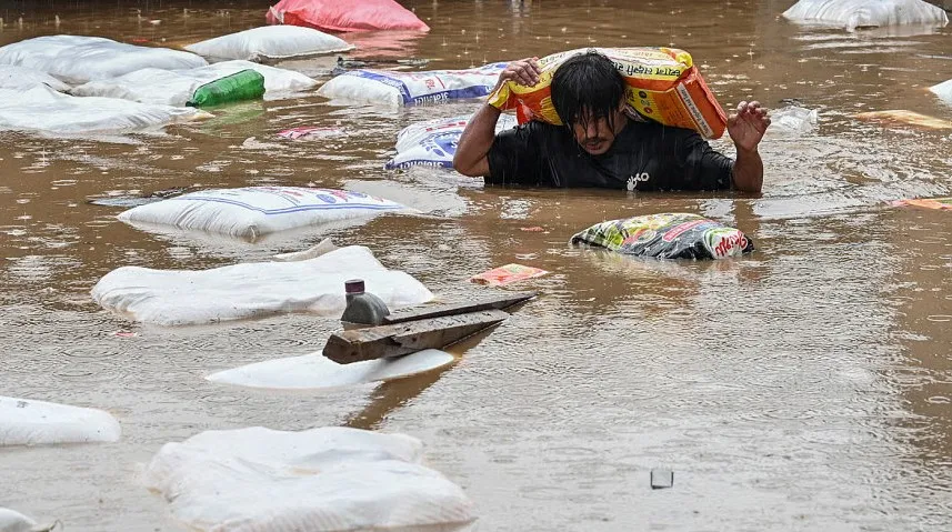 Nepal surveys flood wreckage as death toll reaches 192