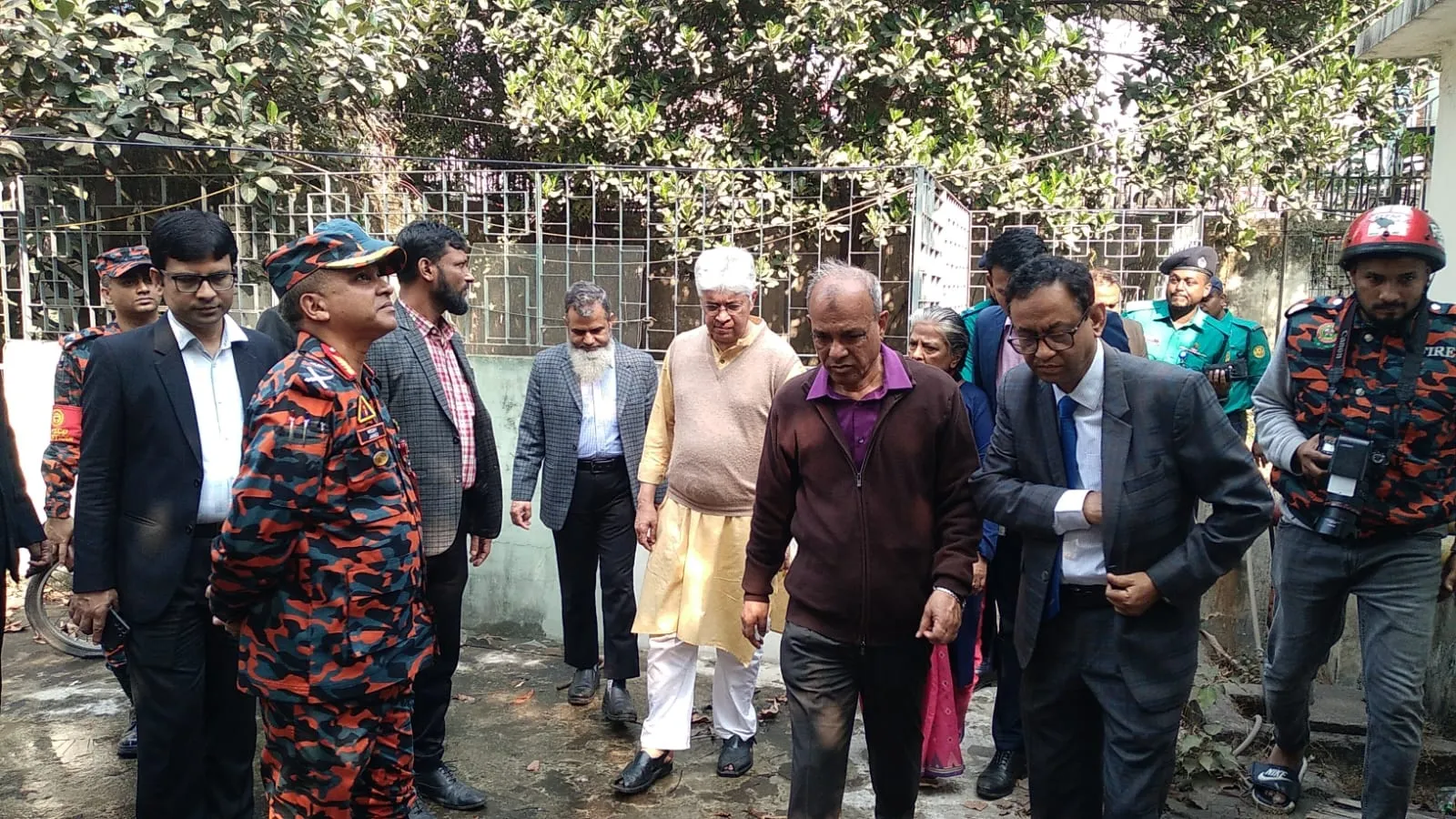 সচিবালয়ে আগুন: উপদেষ্টাদের সঙ্গে বৈঠকে প্রশাসনের কর্মকর্তারা