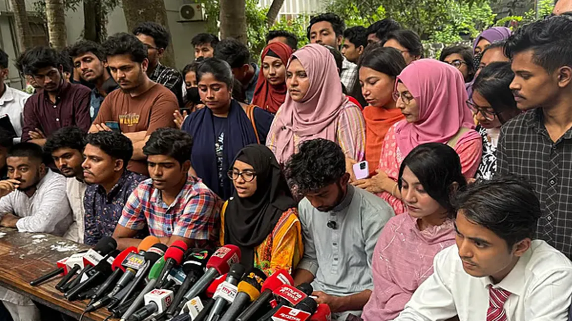 ৫ দফা না মানলে আন্দোলনের হুঁশিয়ারি ৭ কলেজের শিক্ষার্থীদের