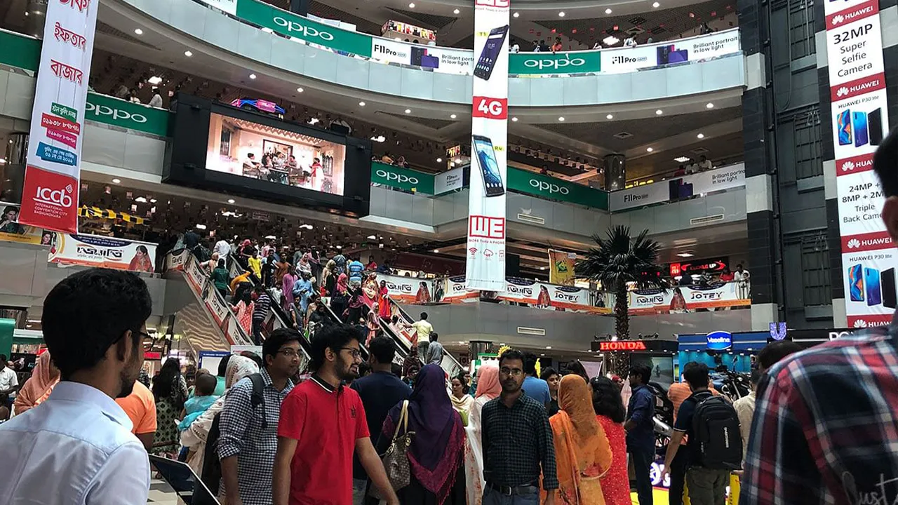 বৃহস্পতিবার খোলা থাকবে শপিংমল ও ব্যবসা প্রতিষ্ঠান