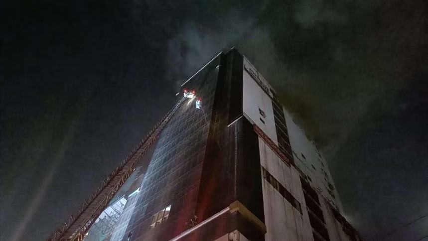 One killed in Shyamoli building fire