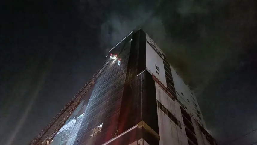 One killed in Shyamoli building fire