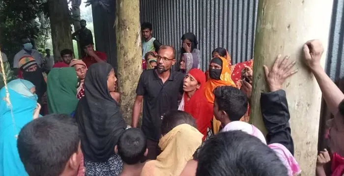 শয়নকক্ষ থেকে মা ও দুই ছেলের লাশ উদ্ধার
