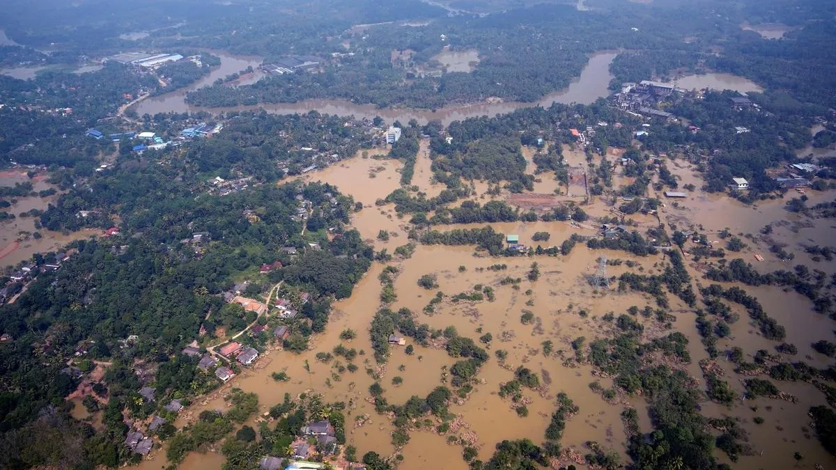 Sri Lanka issues fresh landslide warnings as death toll hits 607