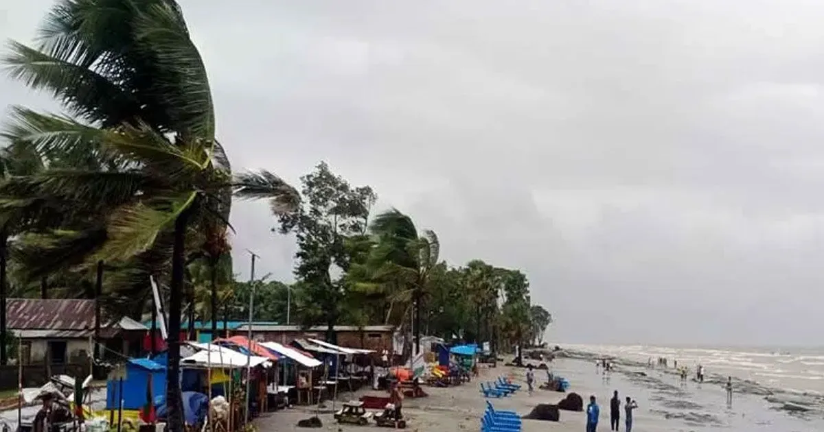 সাগরে লঘুচাপ, বন্দরে ৩ নম্বর সতর্ক সংকেত