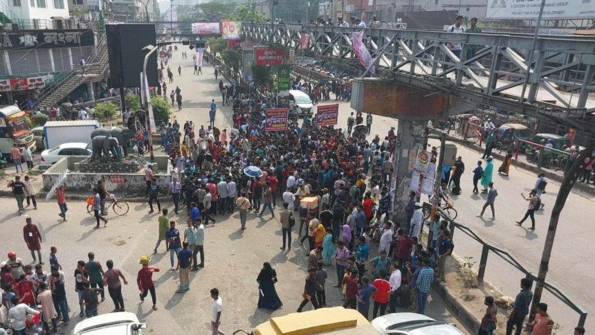 Students of 7 DU-affiliated colleges block Science Lab, halt traffic