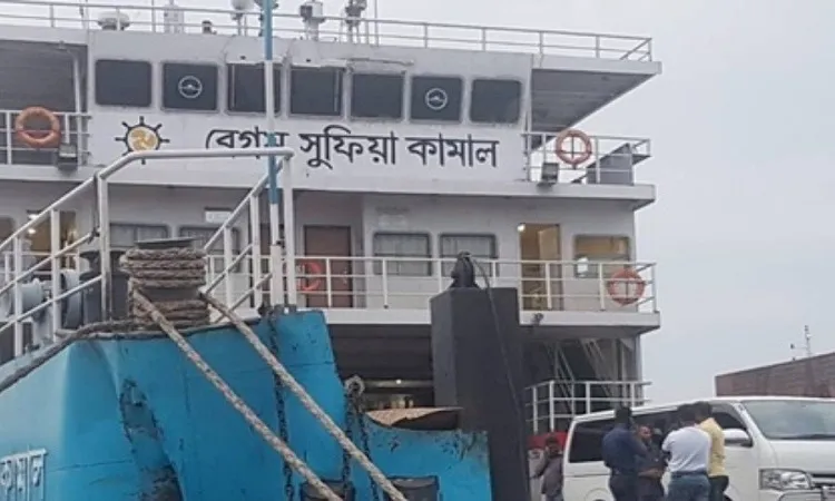 পদ্মায় দুই ফেরির সংঘর্ষে নিহত ১