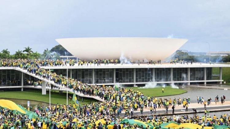 Bolsonaro supporters storm Brazilian Congress, presidential palace