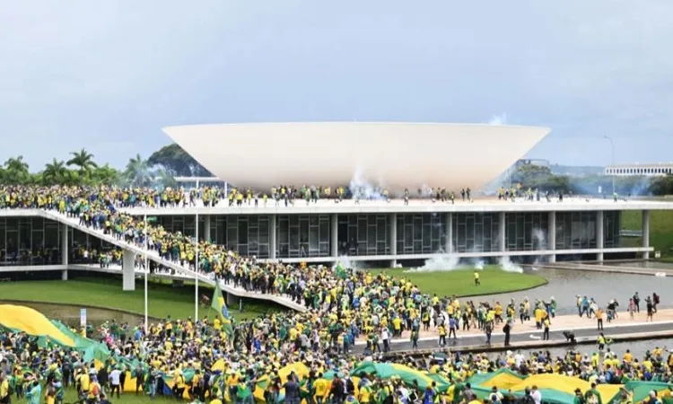 Bolsonaro supporters storm Brazilian Congress, presidential palace