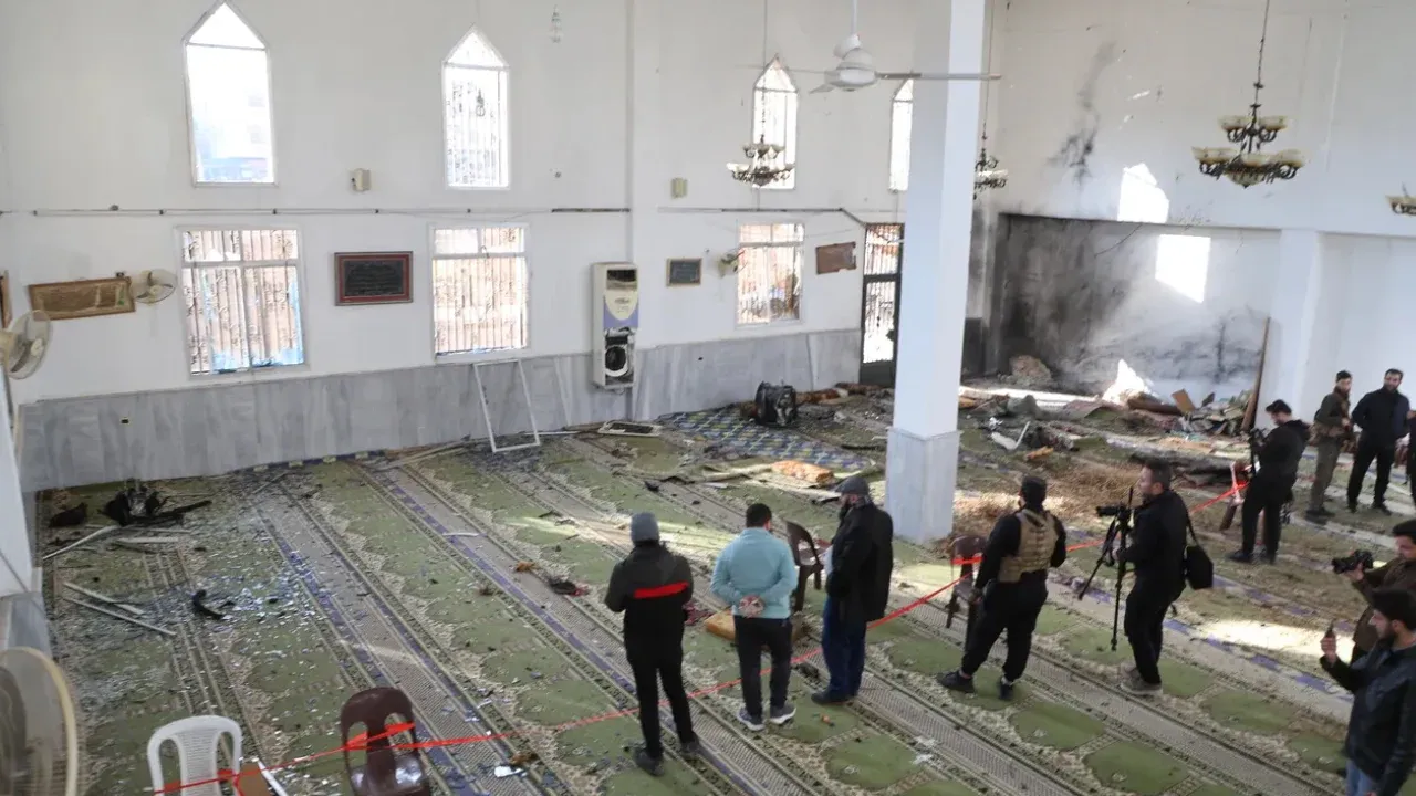 সিরিয়ায় জুমার নামাজ চলাকালে মসজিদে বিস্ফোরণ, নিহত ৮