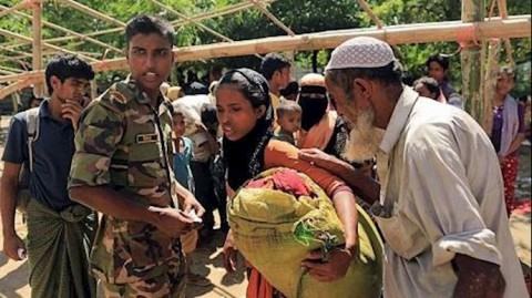 مقتل 12 من مسلمي الروهينغا في قصف مدفعي لجيش ميانمار