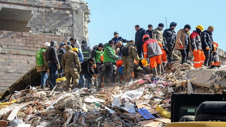Earthquake death toll tops 21,000 in Turkey, Syria as hopes fade