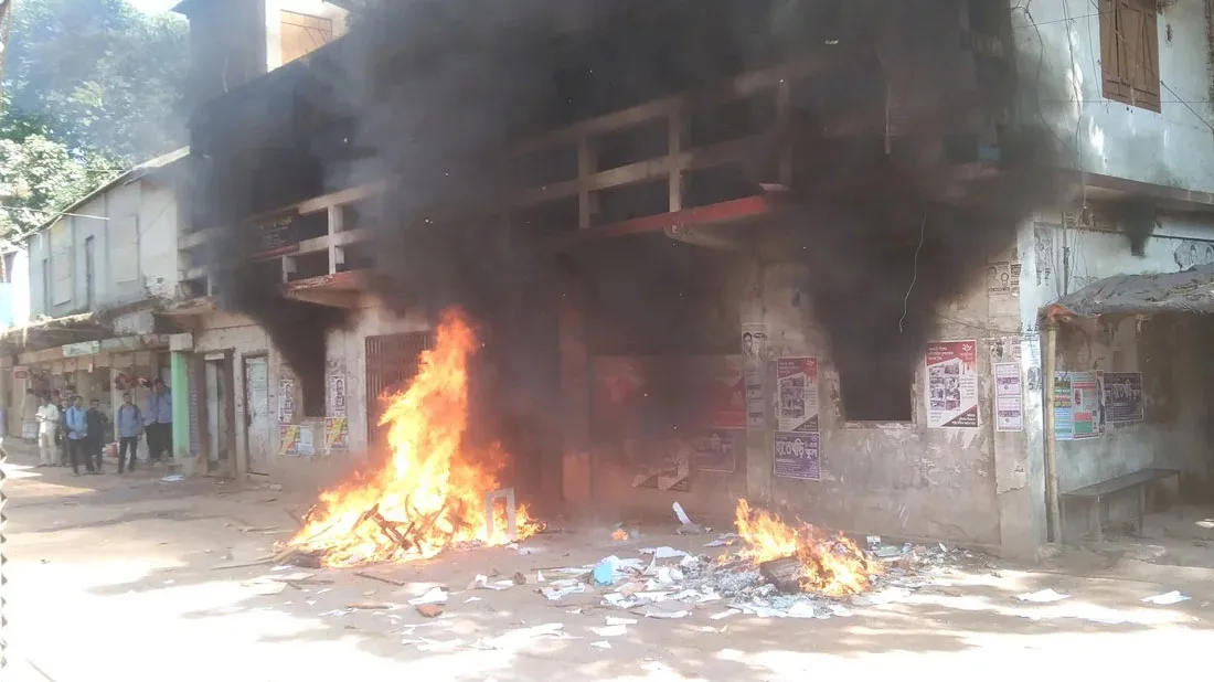 Workers set fire to Tangail rickshaw union office in protest over fees