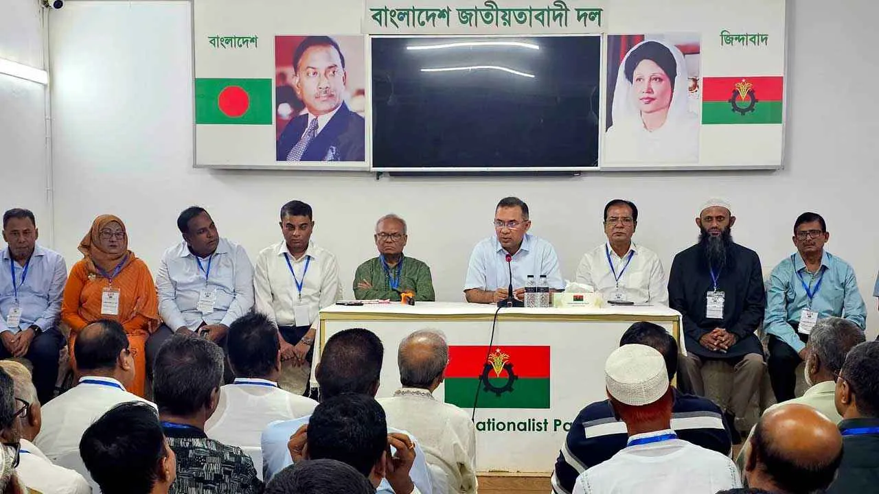 ৬ জেলার নেতাদের সঙ্গে প্রধানমন্ত্রীর বৈঠক