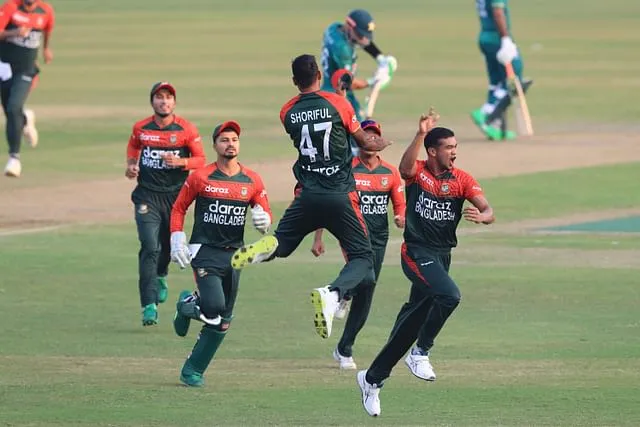 ৪ উইকেট হারিয়ে বিপর্যয়ের মুখে পাকিস্তান