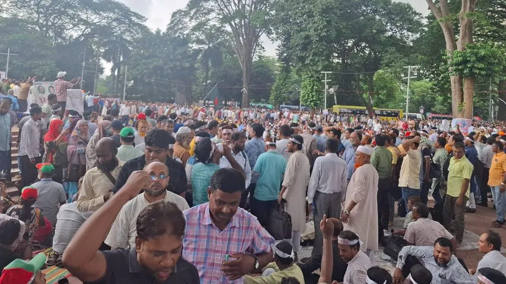 প্রাথমিক শিক্ষকদের মহাসমাবেশ চলছে, কঠোর কর্মসূচির হুঁশিয়ারি