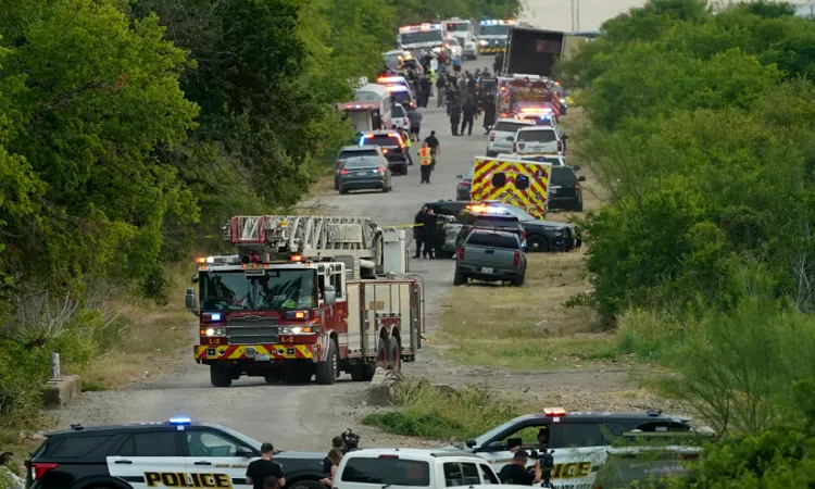 46 migrants found dead in tractor-trailer in Texas