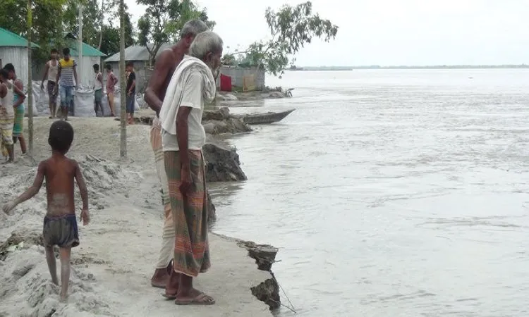 তিস্তার পানি বিপৎসীমা ছুঁইছুঁই, প্লাবিত হচ্ছে এলাকা