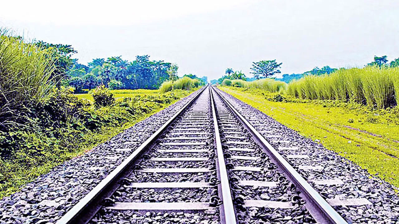 গাজীপুরে ট্রেনে কাটা পড়ে ৩ নারীর মৃত্যু