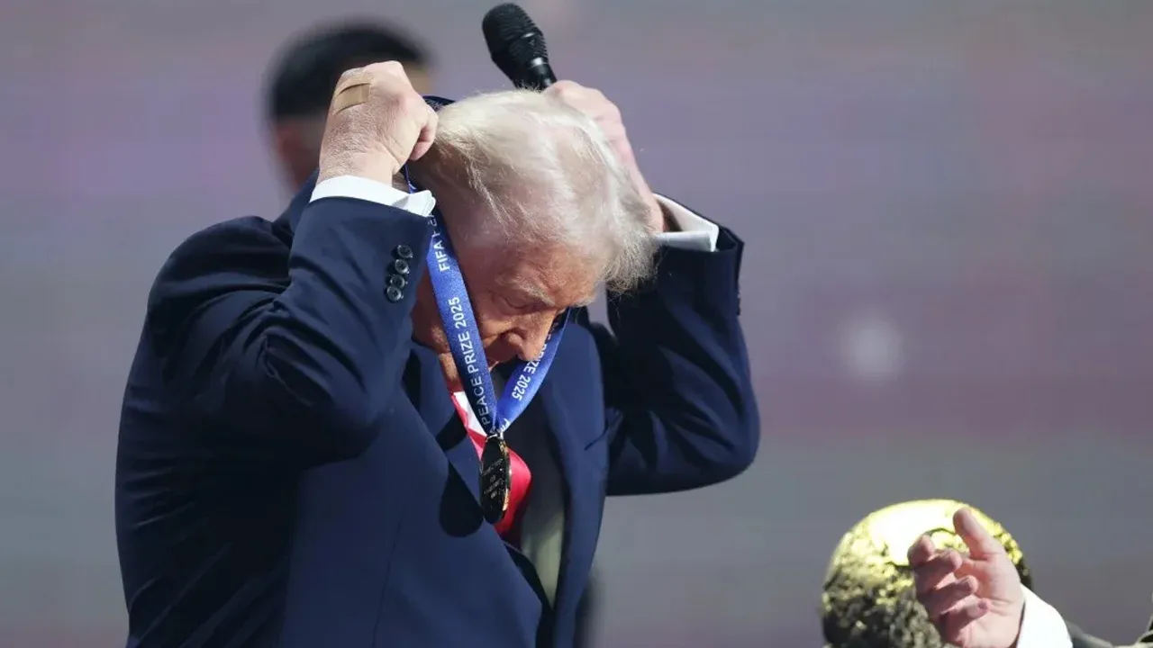 অবশেষে শান্তি পুরস্কার পেলেন ট্রাম্প