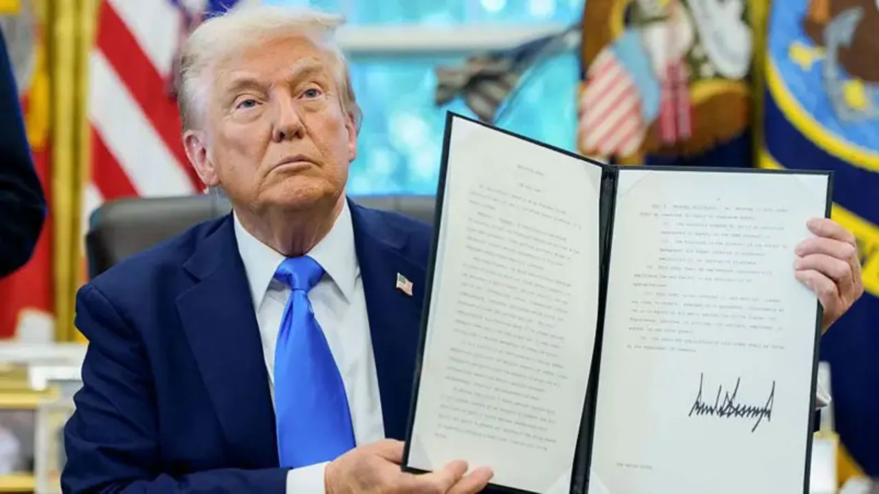 ১ ট্রিলিয়ন ডলারের প্রতিরক্ষা বিল স্বাক্ষর করলেন ট্রাম্প