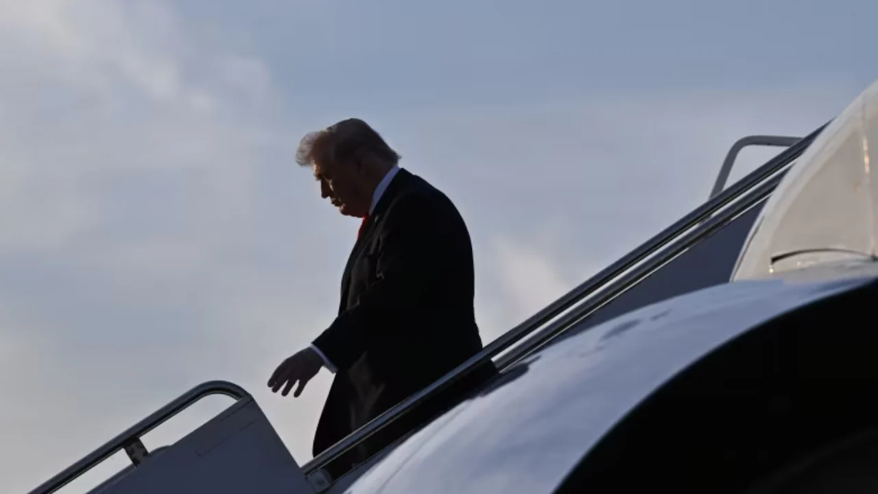 Trump_up_9r5etfD