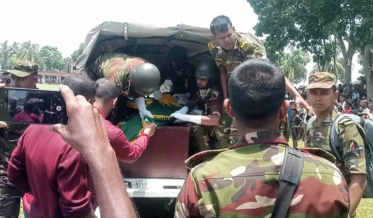 বান্দরবানে নিহত সেনার দাফন সম্পন্ন