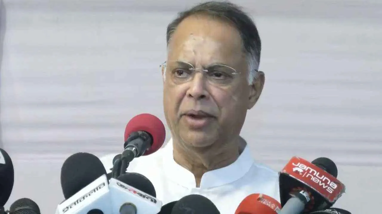 জ্বালানির মজুত বাড়লেও আপাতত রেশনিং চলবে: মন্ত্রী