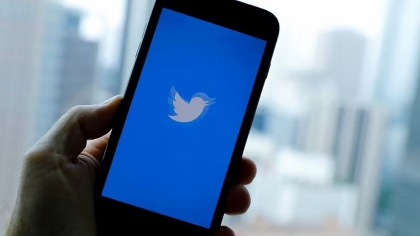 Twitter blocks Pakistan govt's account for viewing in India