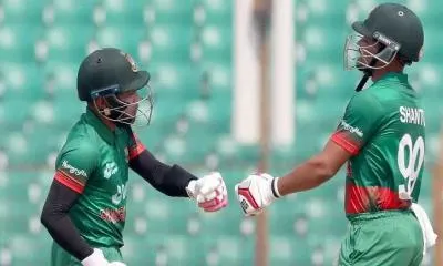 মুশফিকের-মাহমুদউল্লাহকে হারিয়ে চাপে বাংলাদেশ