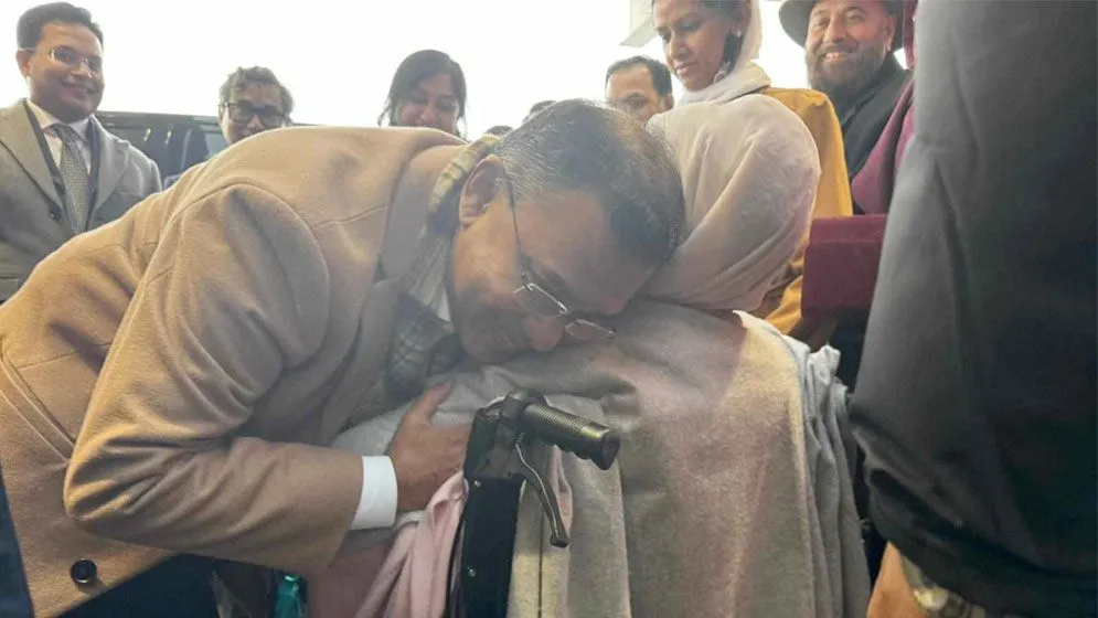 অবশেষে মায়ের বুকে ছেলে