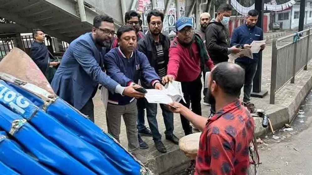 আওয়ামী লীগের লিফলেট বিতরণ করা কলেজ শিক্ষক মুকিবসহ ৫ জন রিমান্ডে