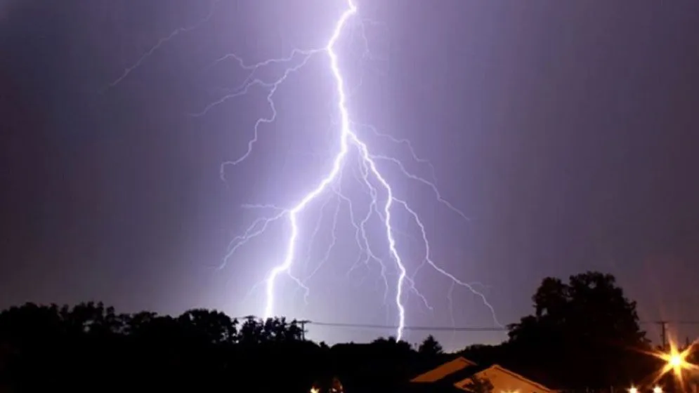 নীলফামারীতে বজ্রপাতে ভ্যানচালক নিহত, আহত ১