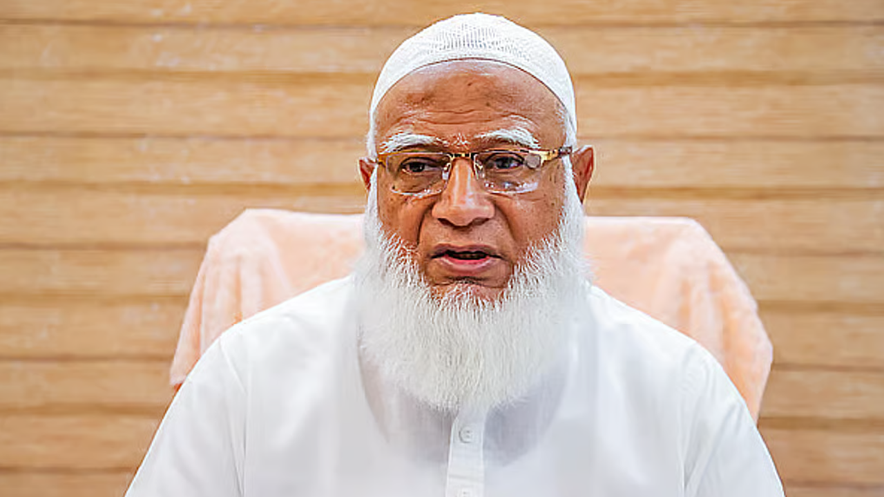 যাত্রীদের ভোগান্তি কমাতে দ্রুত পদক্ষেপ নেওয়ার আহ্বান জামায়াত আমিরের
