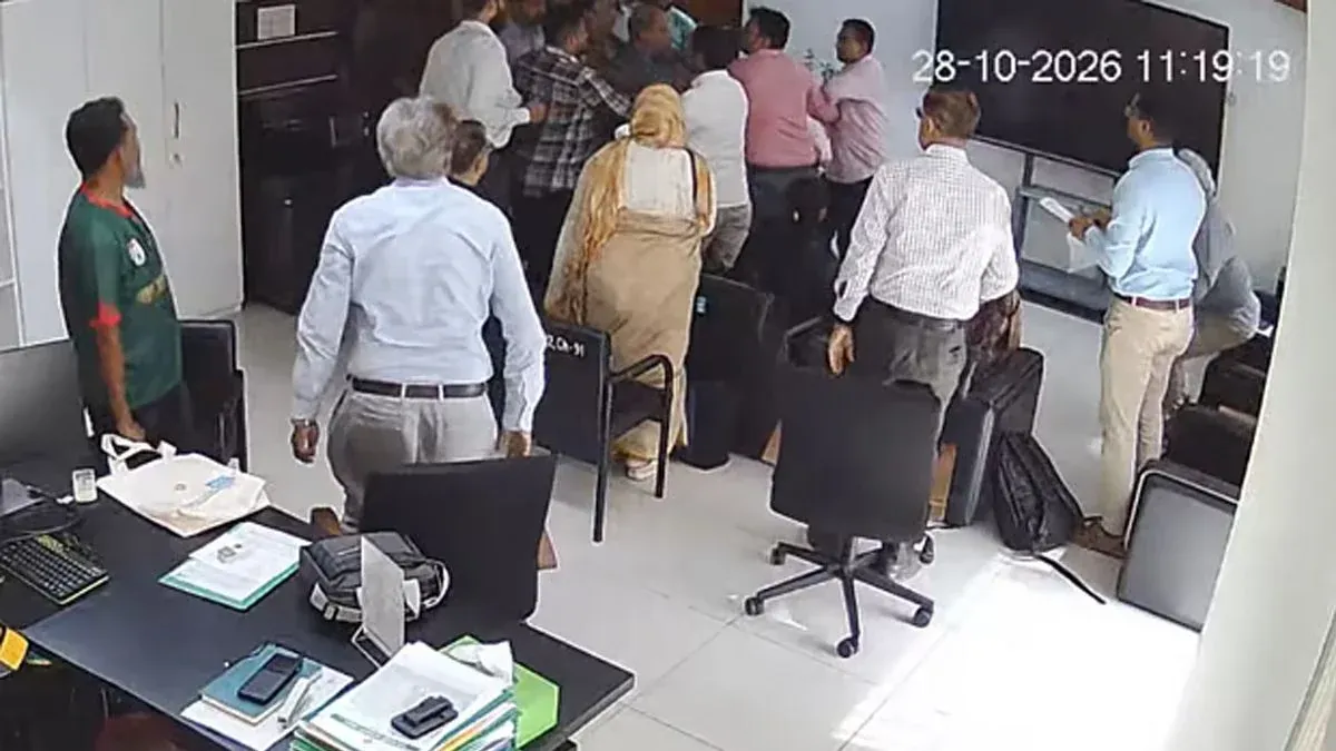 কার্যালয়ে ঢুকে আইইডিসিআরের পরিচালককে মারধরের অভিযোগ ড্যাবের বিরুদ্ধে