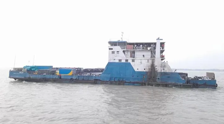 পদ্মায় তীব্র স্রোতে ফেরি চলাচল ব্যাহত
